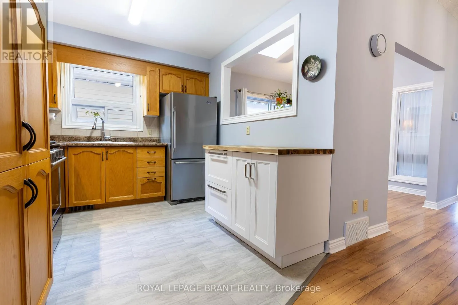 12 HAWKINS CRESCENT
