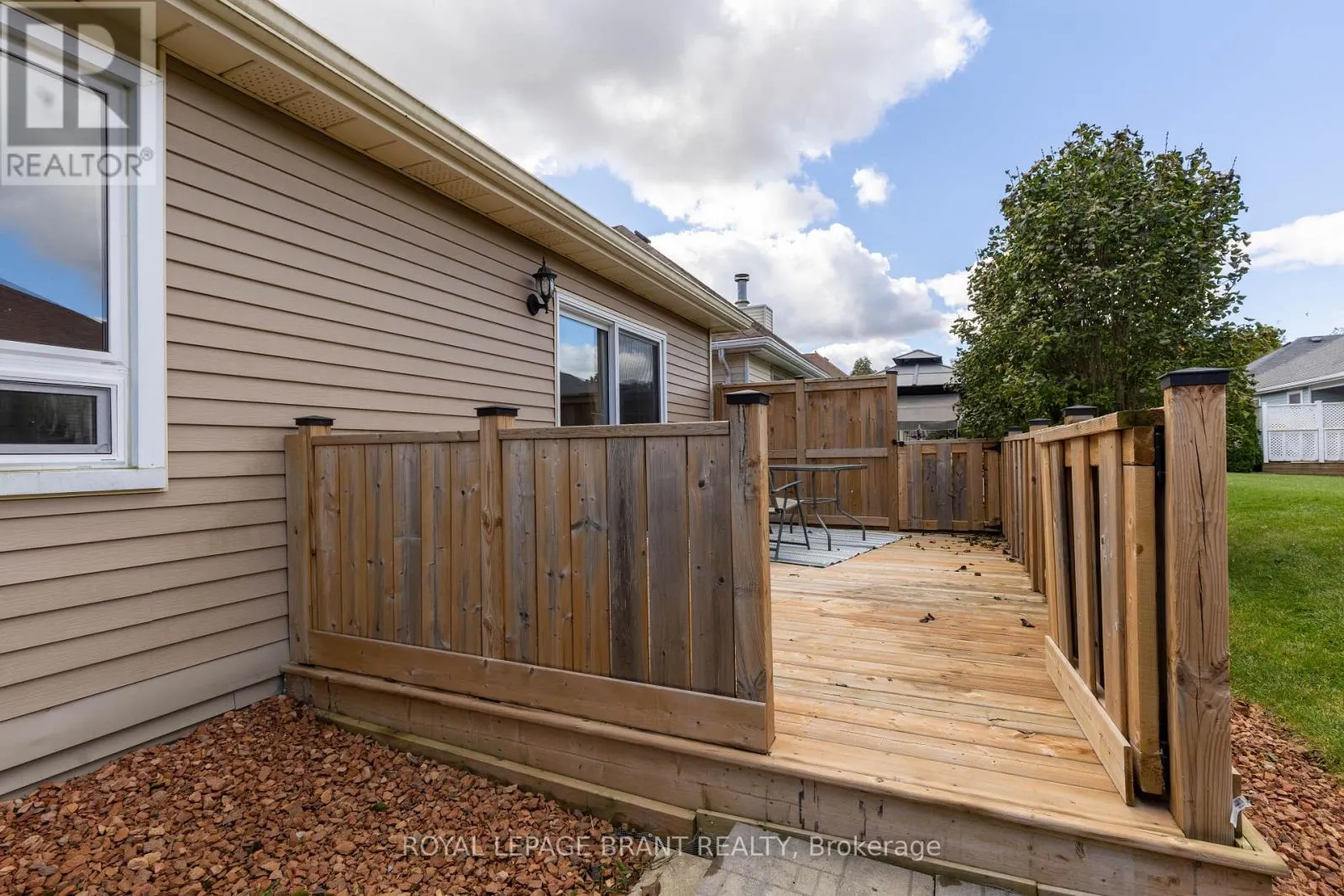 12 HAWKINS CRESCENT