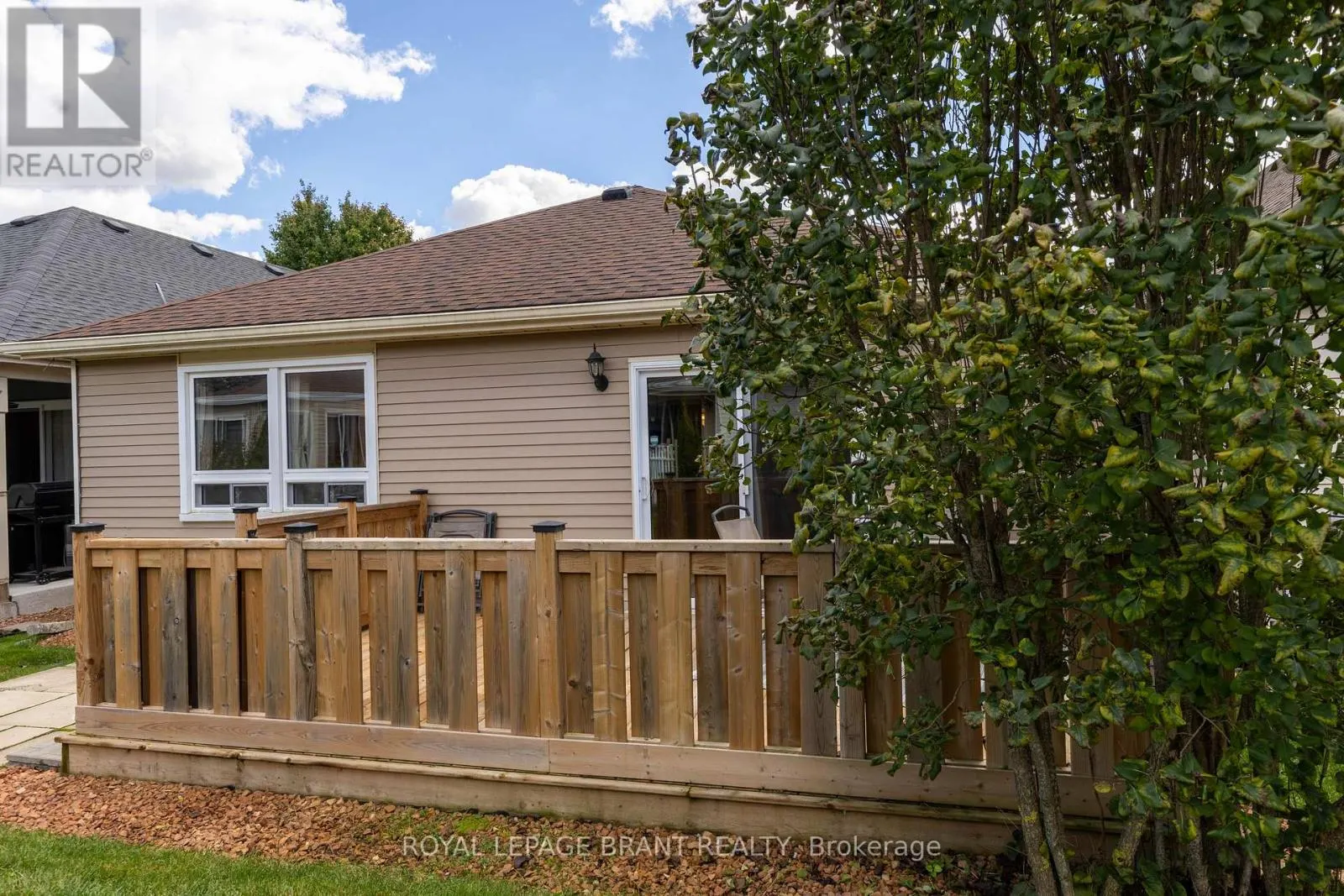 12 HAWKINS CRESCENT