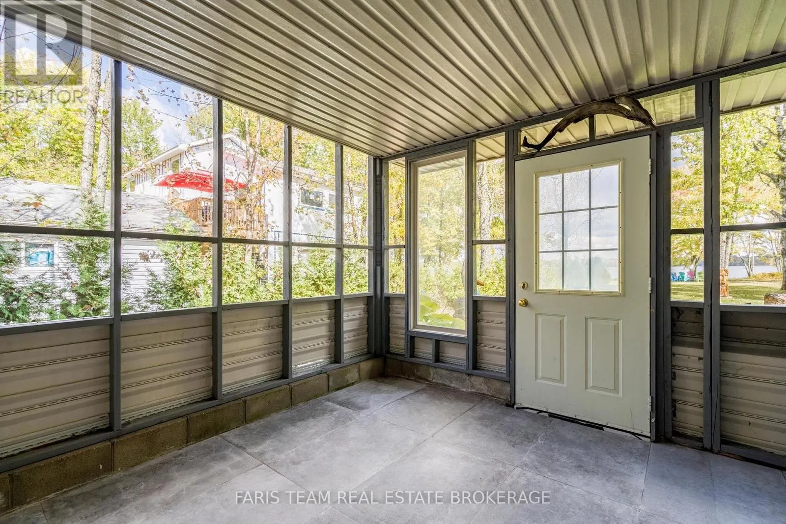 6 SPRING LANE