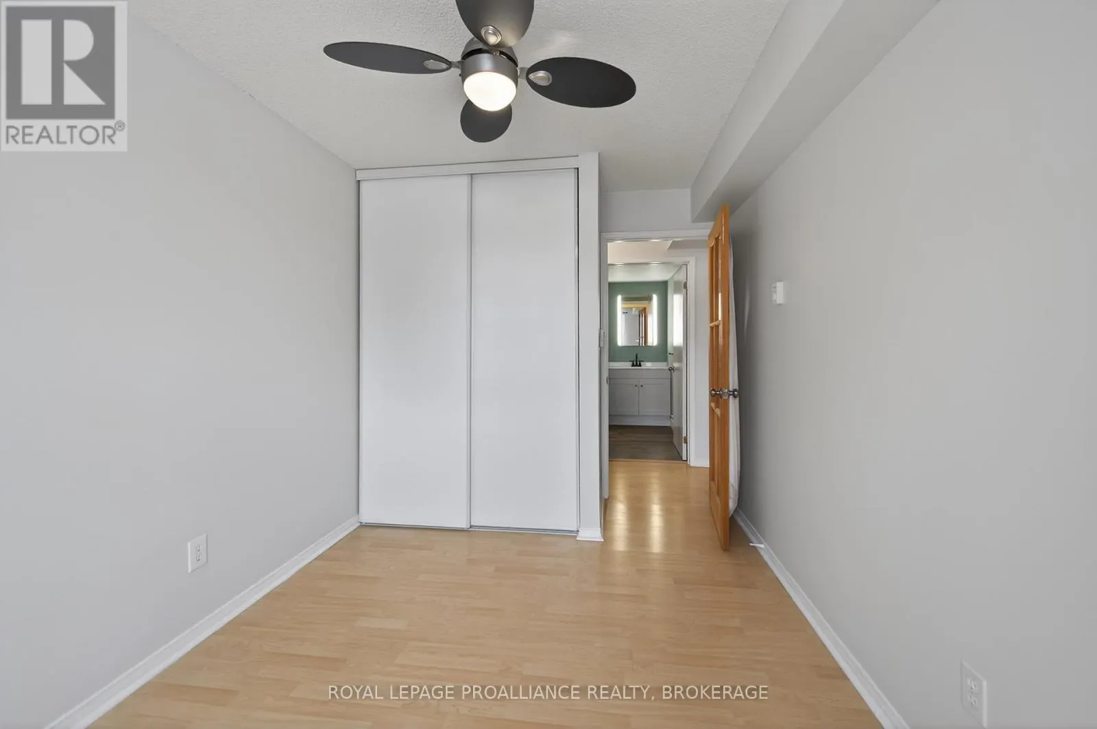 313 - 310 KINGSDALE AVENUE #313