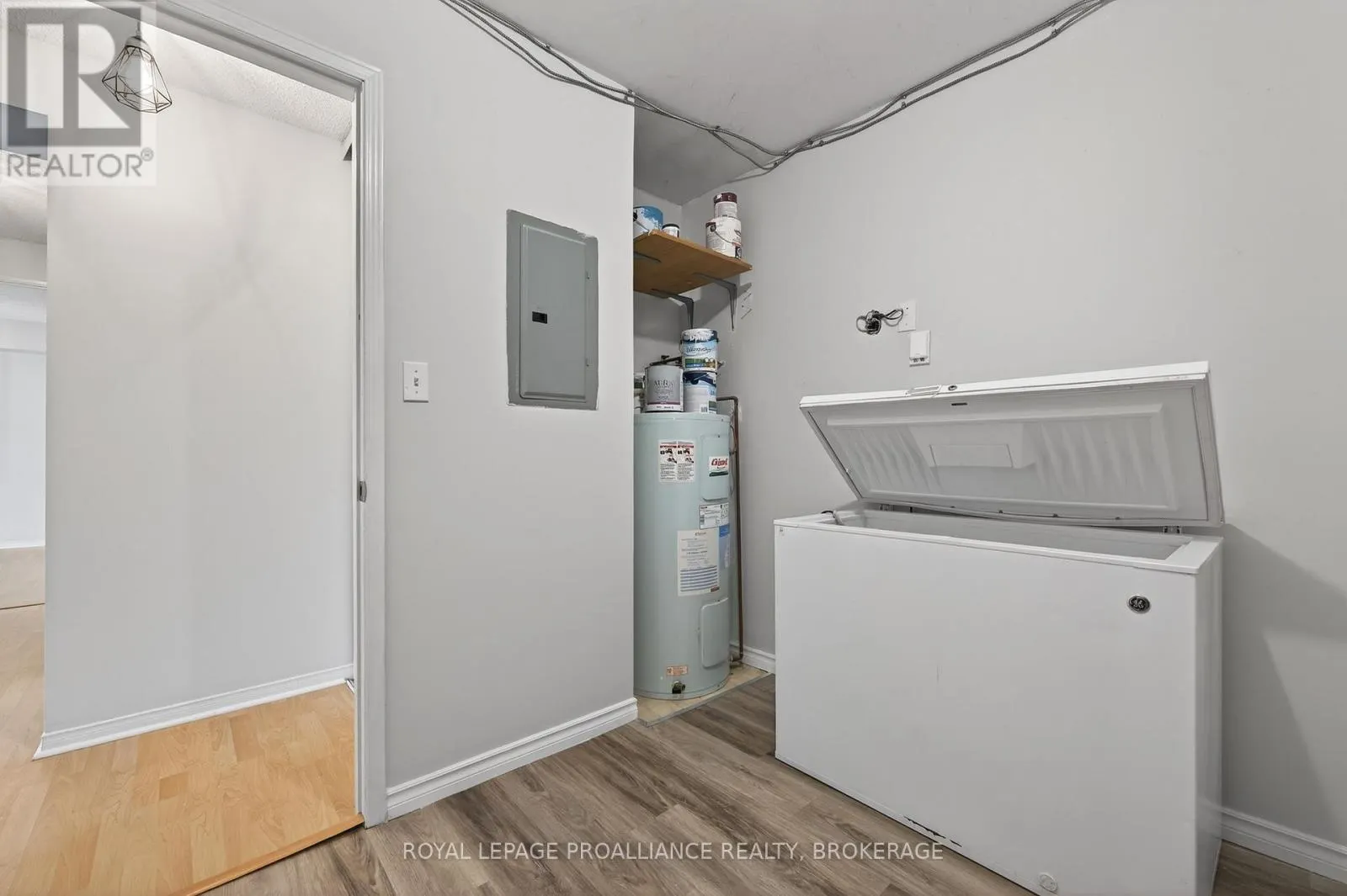 313 - 310 KINGSDALE AVENUE #313