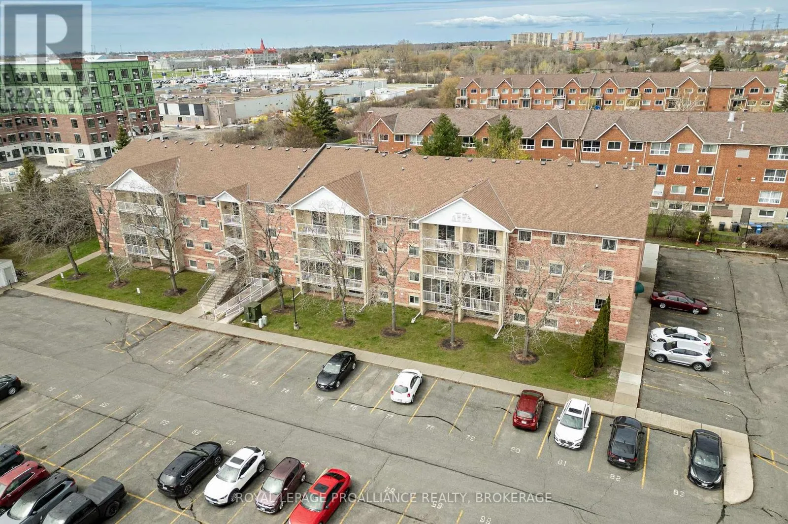 313 - 310 KINGSDALE AVENUE #313