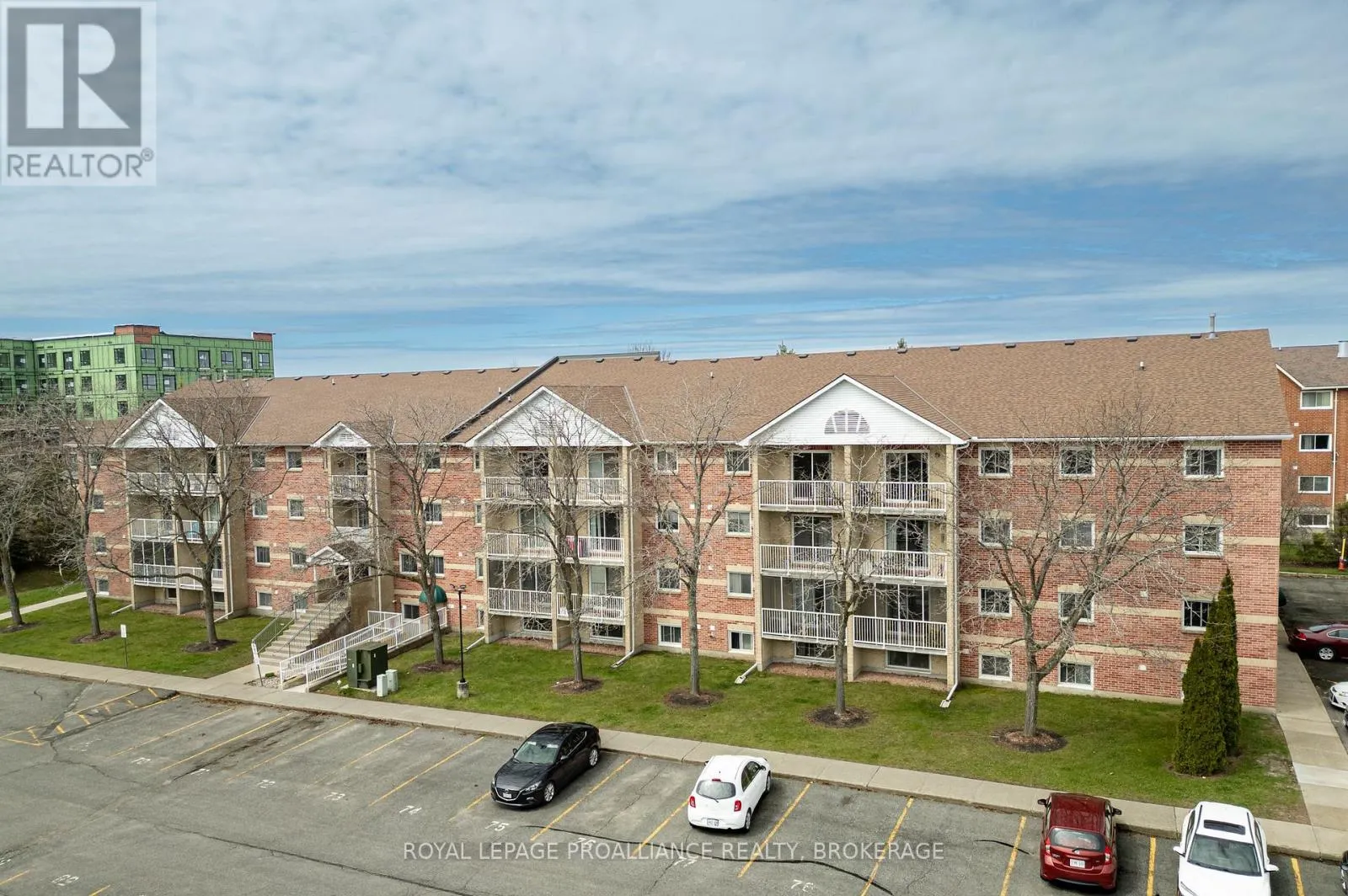313 - 310 KINGSDALE AVENUE #313