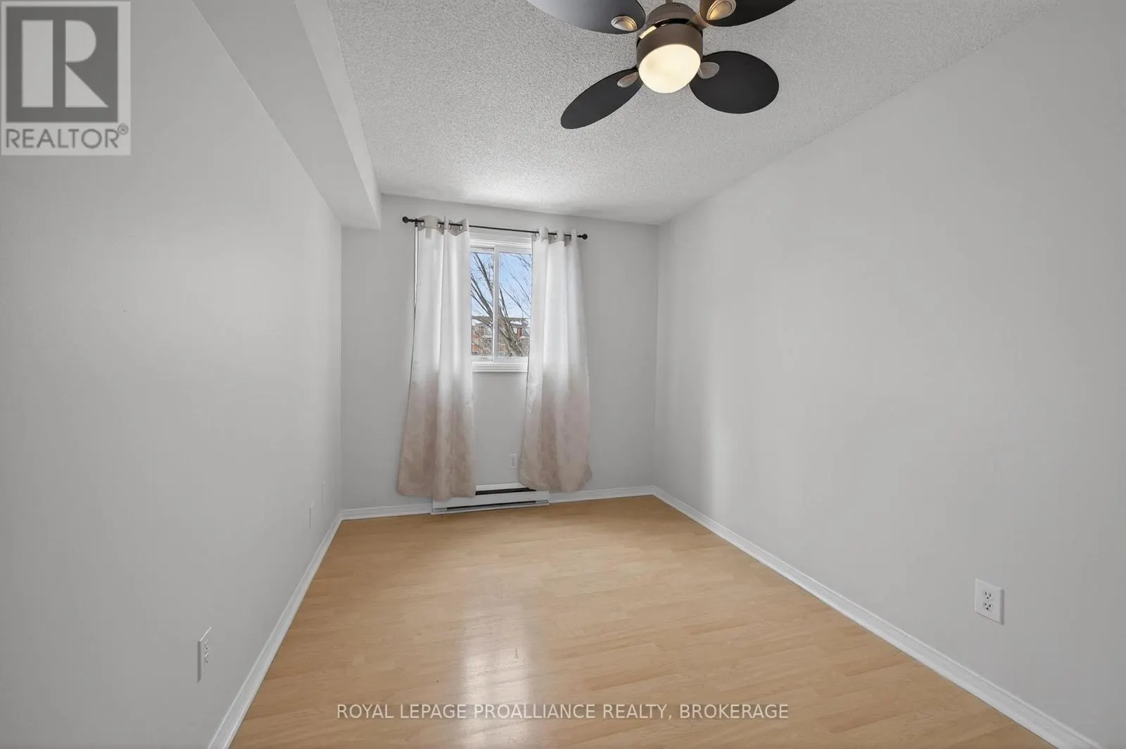 313 - 310 KINGSDALE AVENUE #313