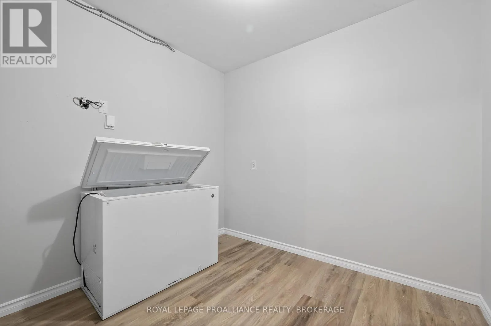 313 - 310 KINGSDALE AVENUE #313