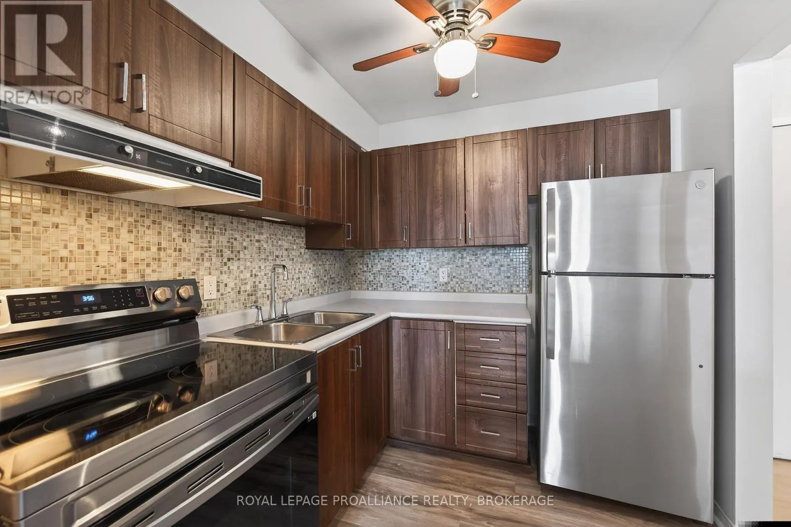 313 - 310 KINGSDALE AVENUE #313