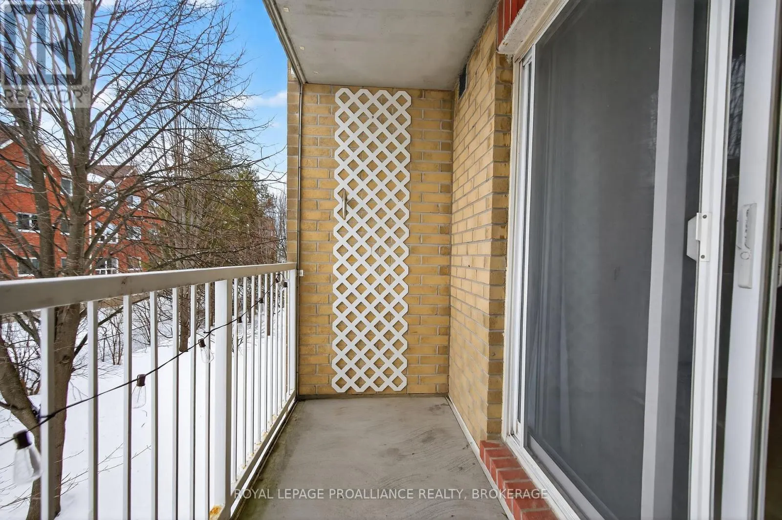 313 - 310 KINGSDALE AVENUE #313