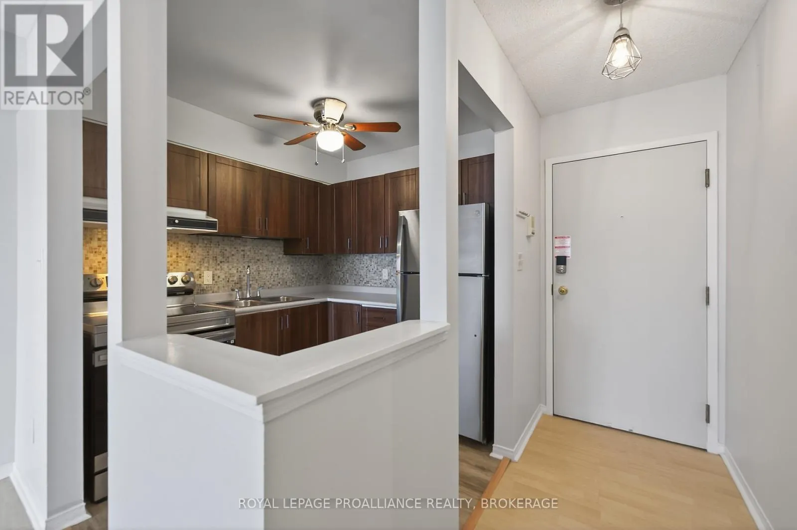 313 - 310 KINGSDALE AVENUE #313