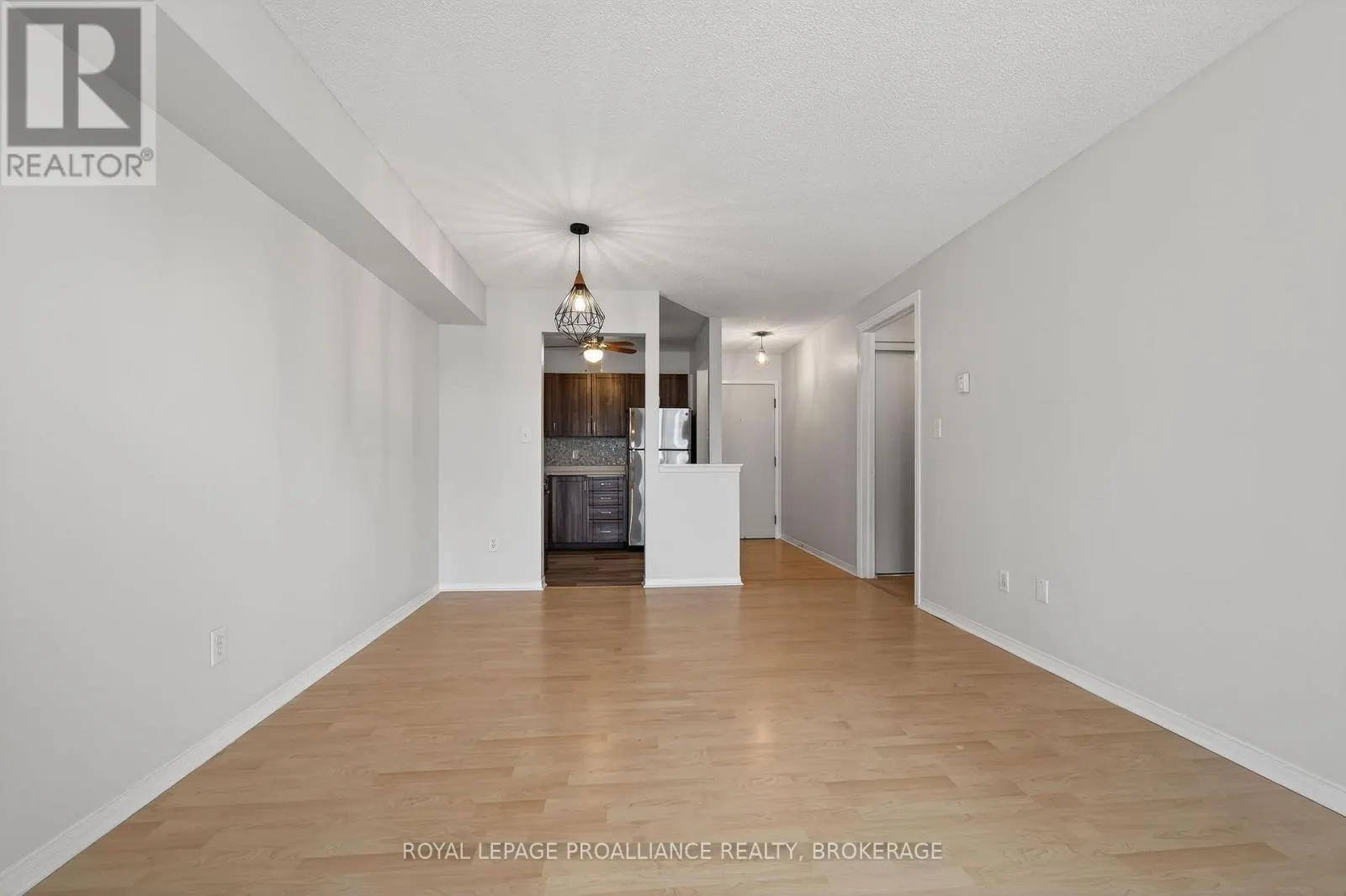 313 - 310 KINGSDALE AVENUE #313