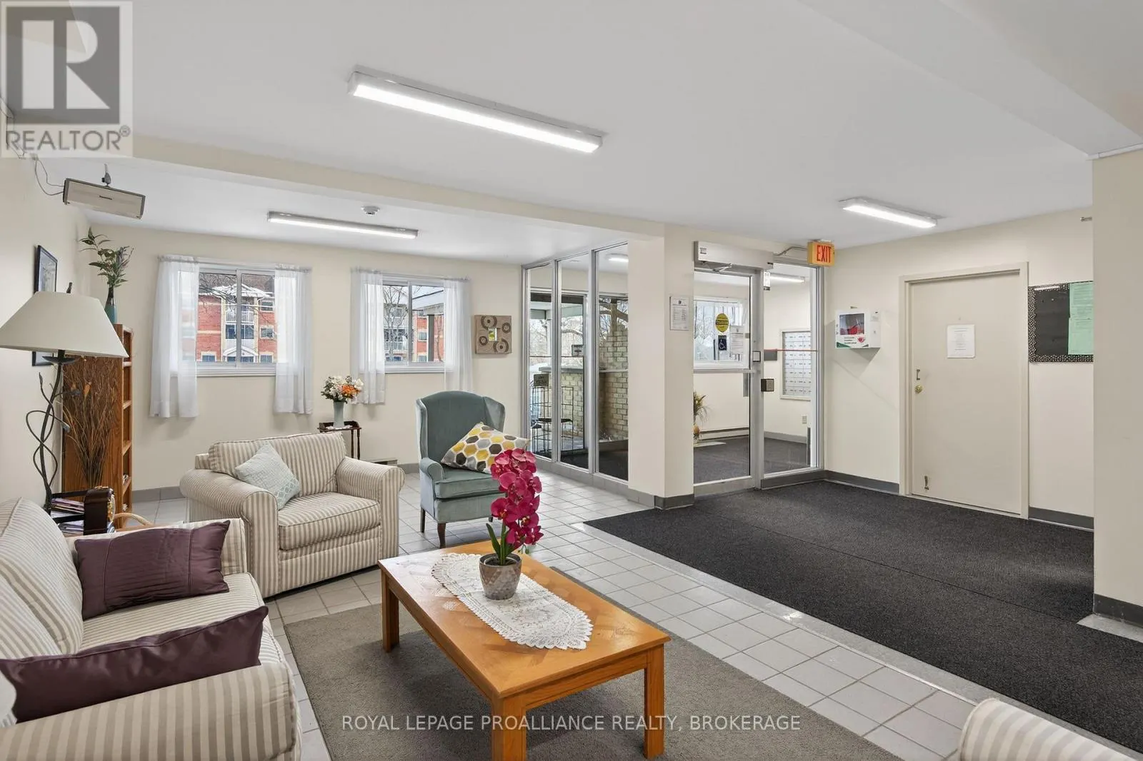 313 - 310 KINGSDALE AVENUE #313