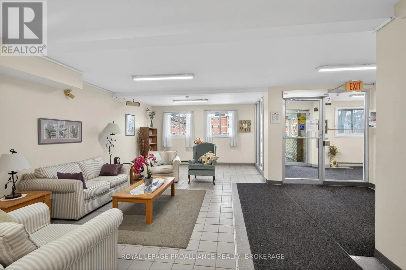 313 - 310 KINGSDALE AVENUE #313