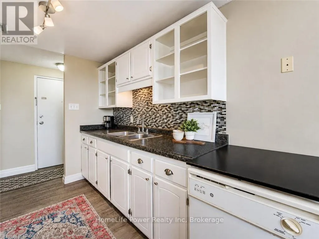 303 - 4 AVALON PLACE #303