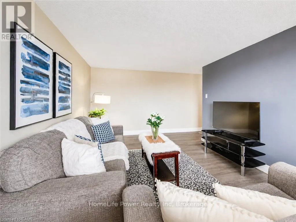 303 - 4 AVALON PLACE #303