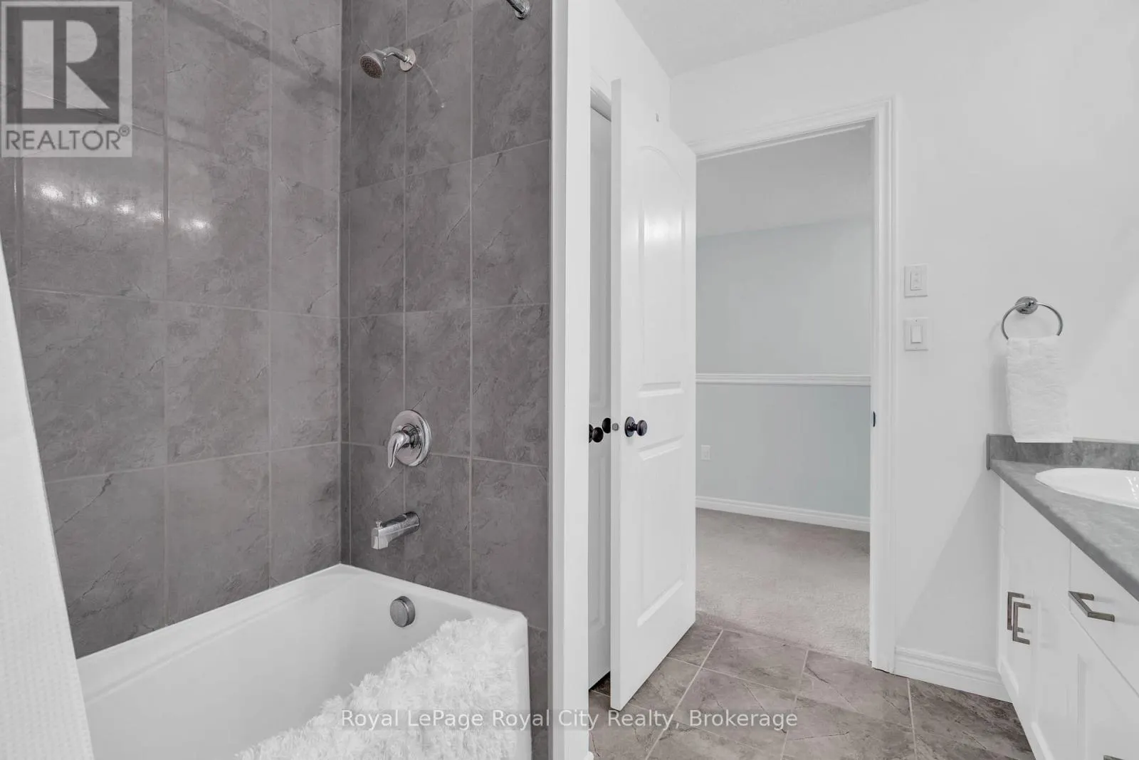 7 - 269 WATSON PARKWAY N #7