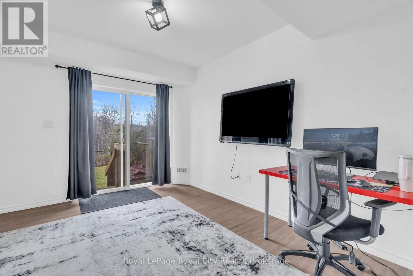 7 - 269 WATSON PARKWAY N #7