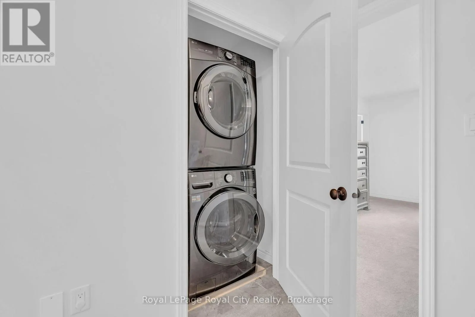 7 - 269 WATSON PARKWAY N #7