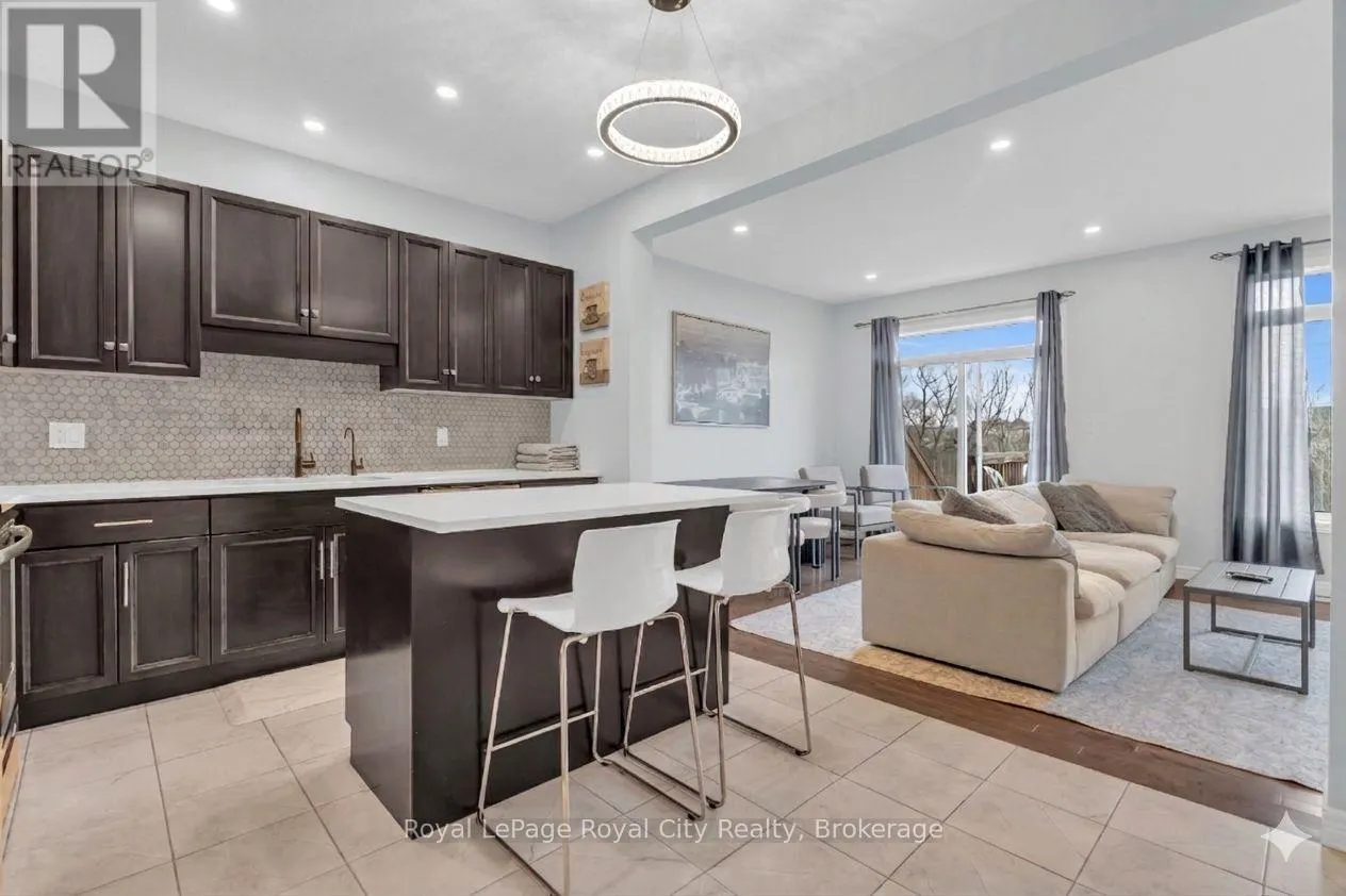 7 - 269 WATSON PARKWAY N #7