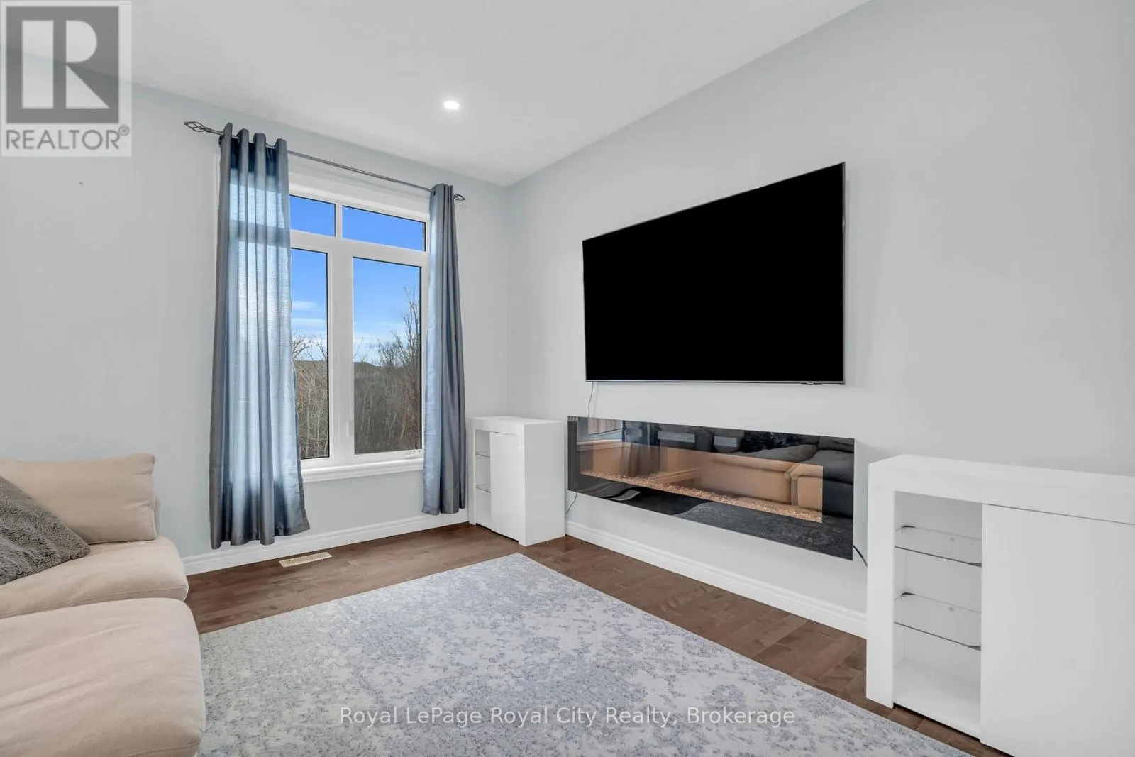 7 - 269 WATSON PARKWAY N #7