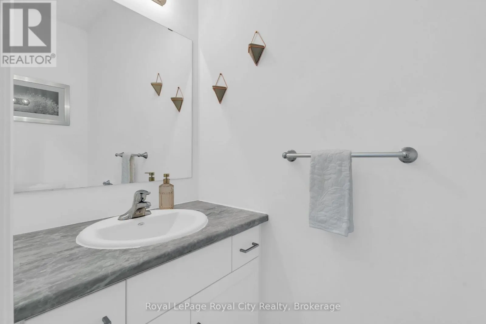 7 - 269 WATSON PARKWAY N #7