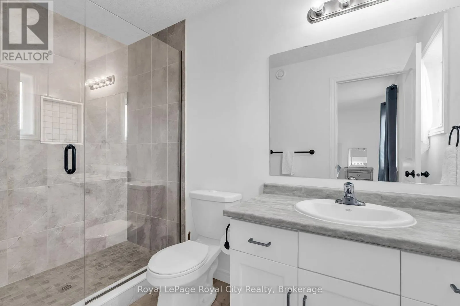 7 - 269 WATSON PARKWAY N #7