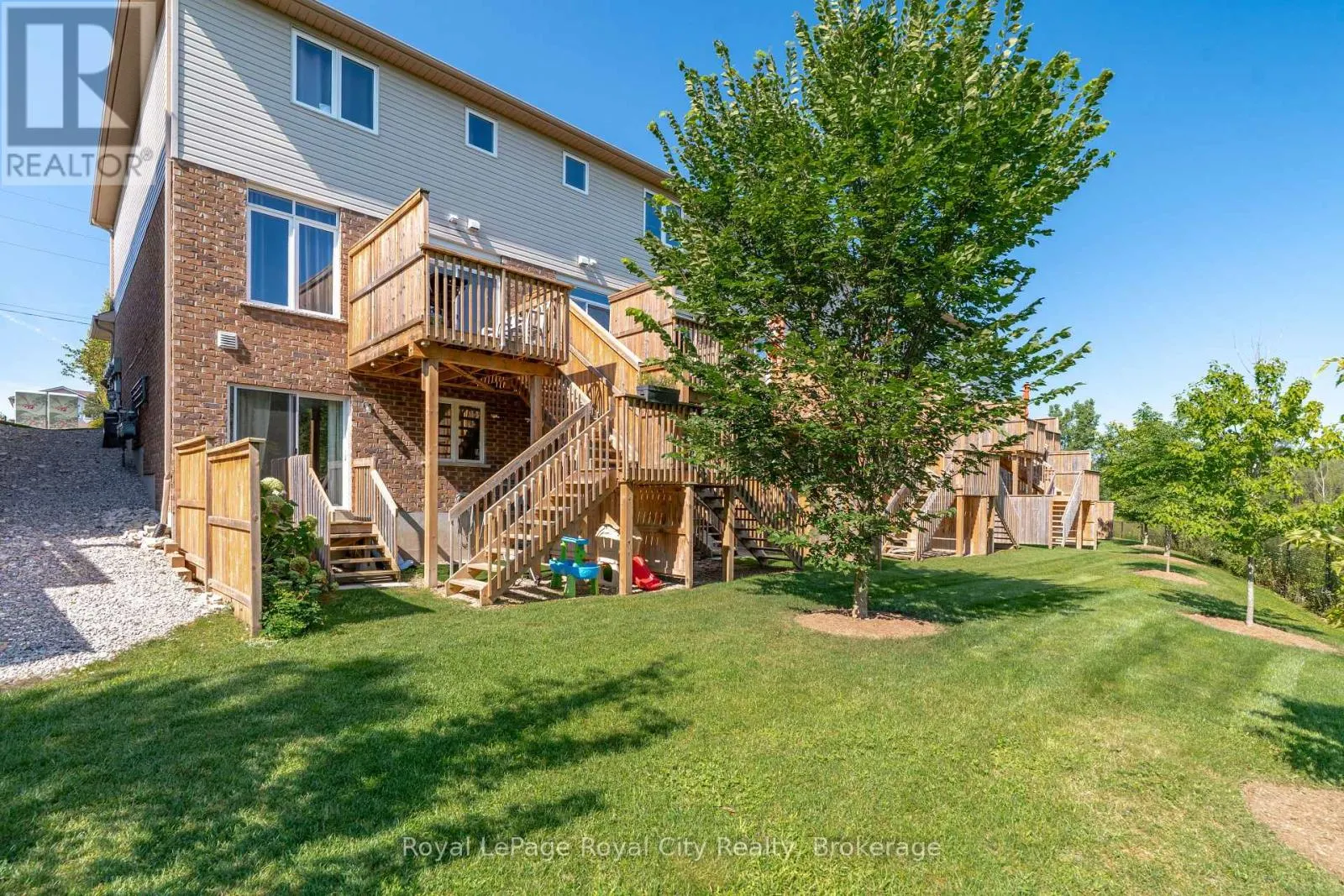 7 - 269 WATSON PARKWAY N #7