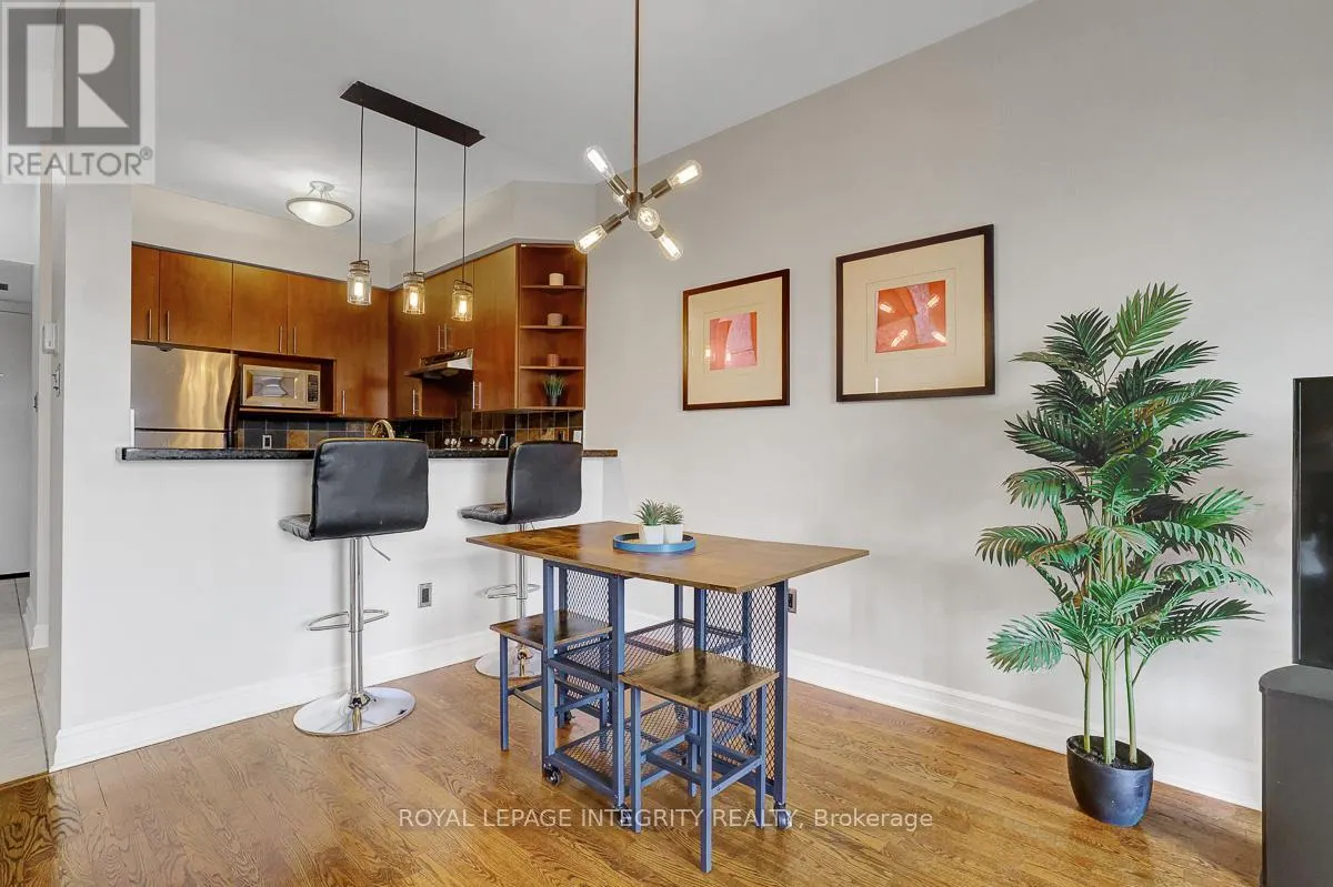 402 - 711 CHURCHILL AVENUE N