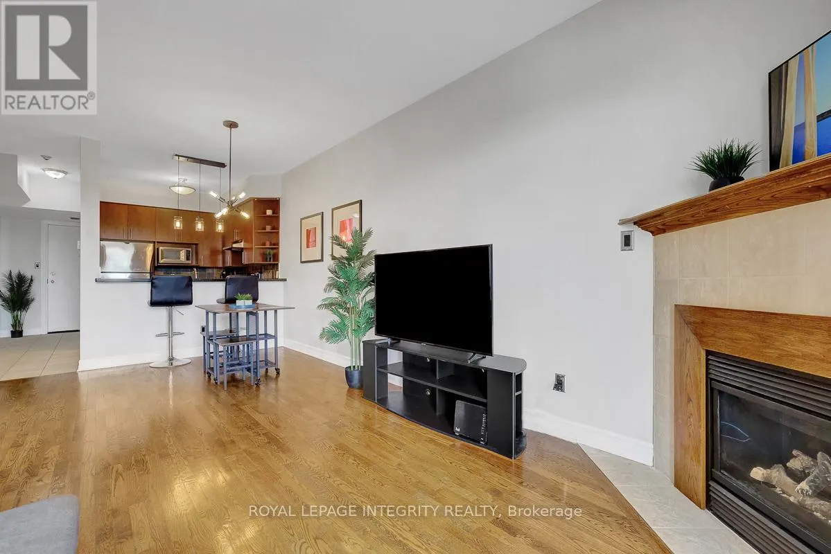 402 - 711 CHURCHILL AVENUE N