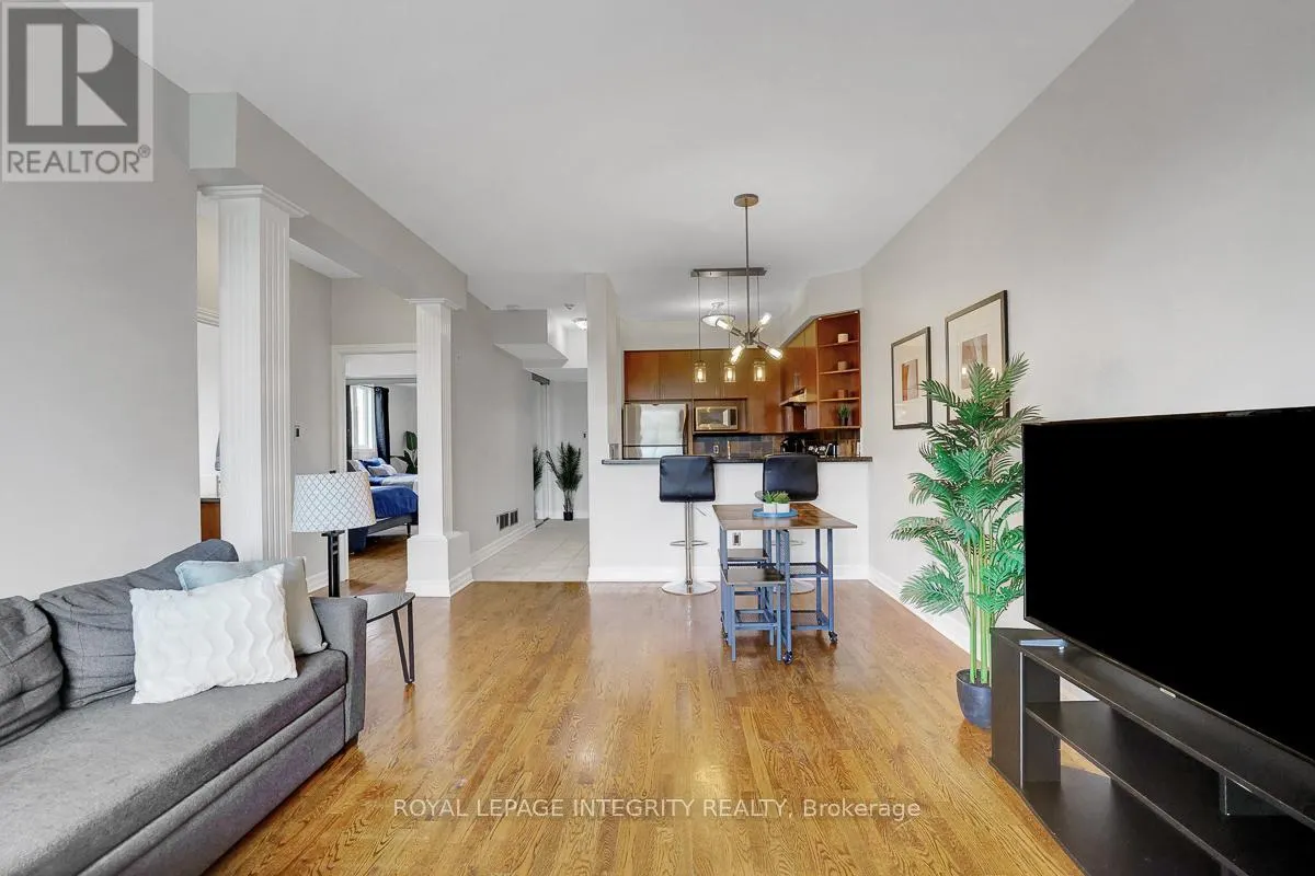 402 - 711 CHURCHILL AVENUE N
