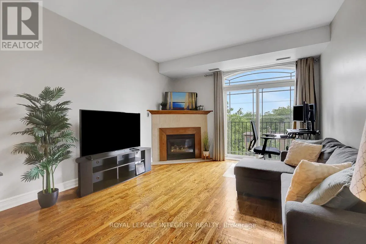 402 - 711 CHURCHILL AVENUE N