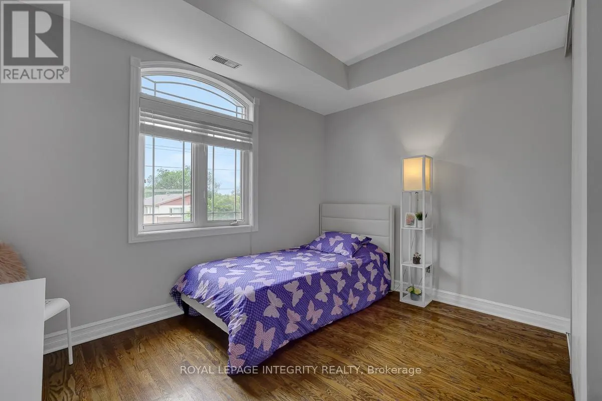 402 - 711 CHURCHILL AVENUE N