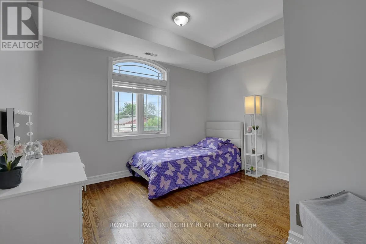 402 - 711 CHURCHILL AVENUE N