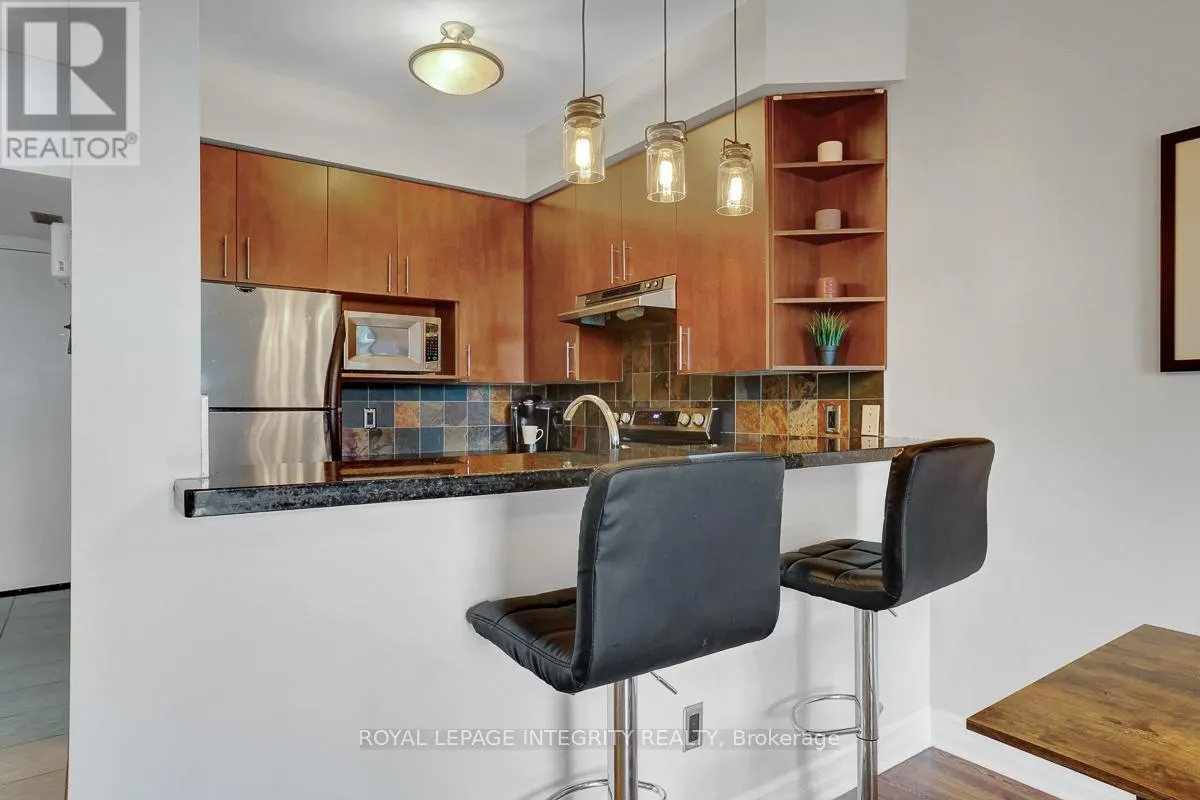 402 - 711 CHURCHILL AVENUE N