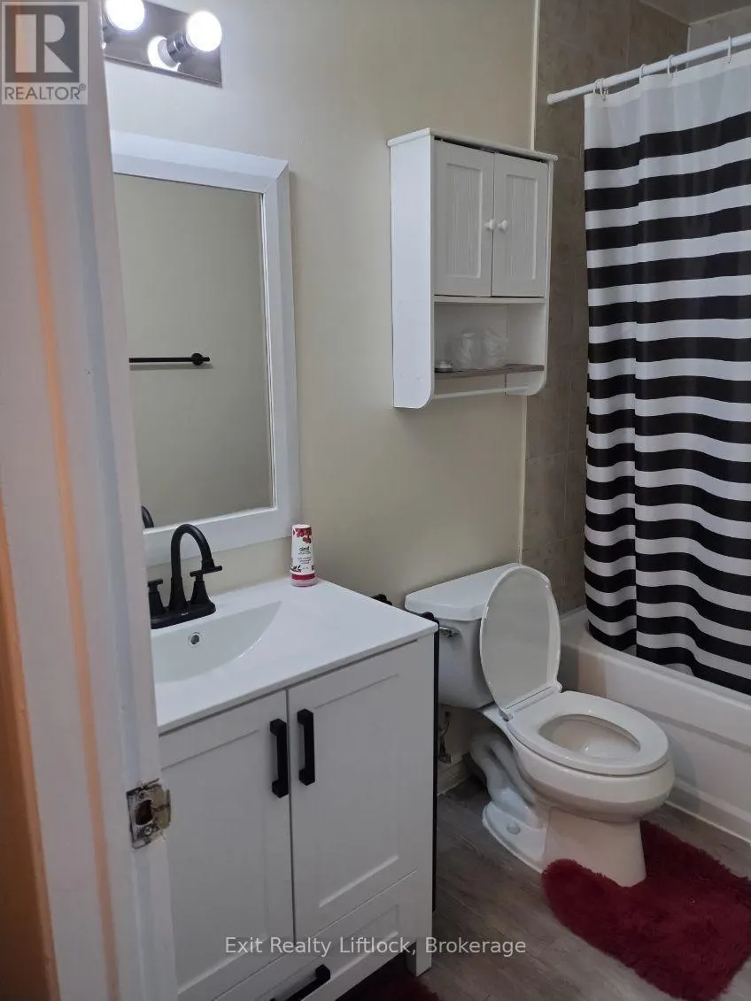 42 - 996 SYDENHAM ROAD #42