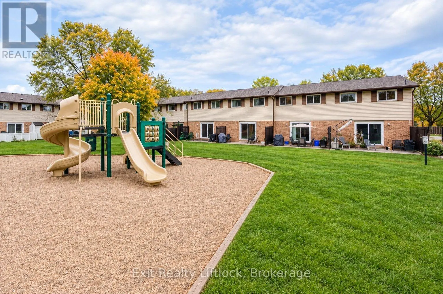 42 - 996 SYDENHAM ROAD #42