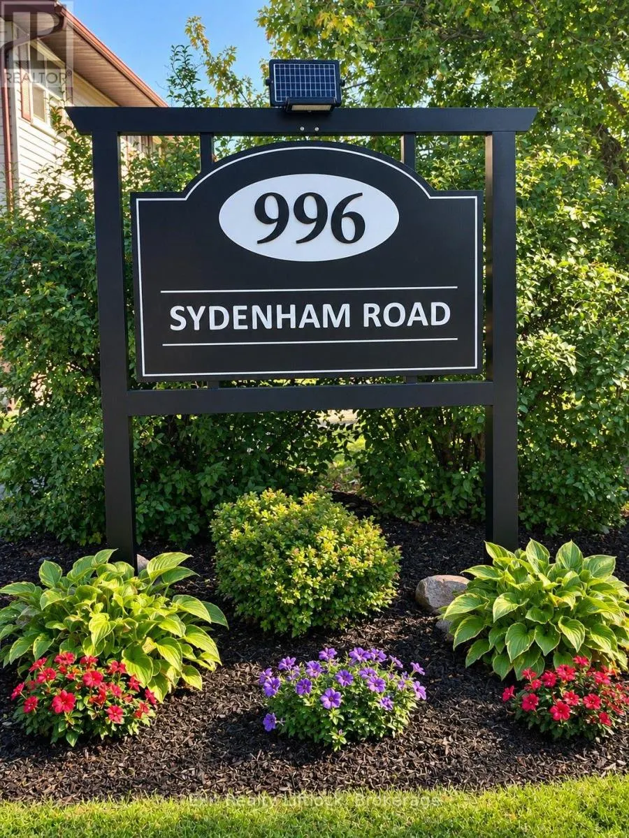 42 - 996 SYDENHAM ROAD #42