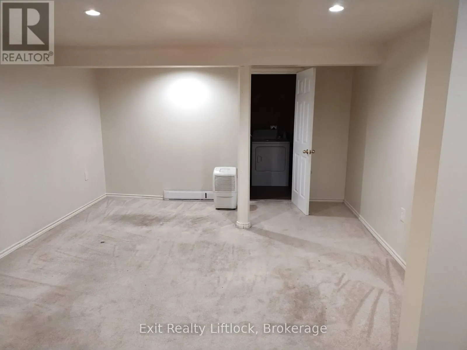 42 - 996 SYDENHAM ROAD #42
