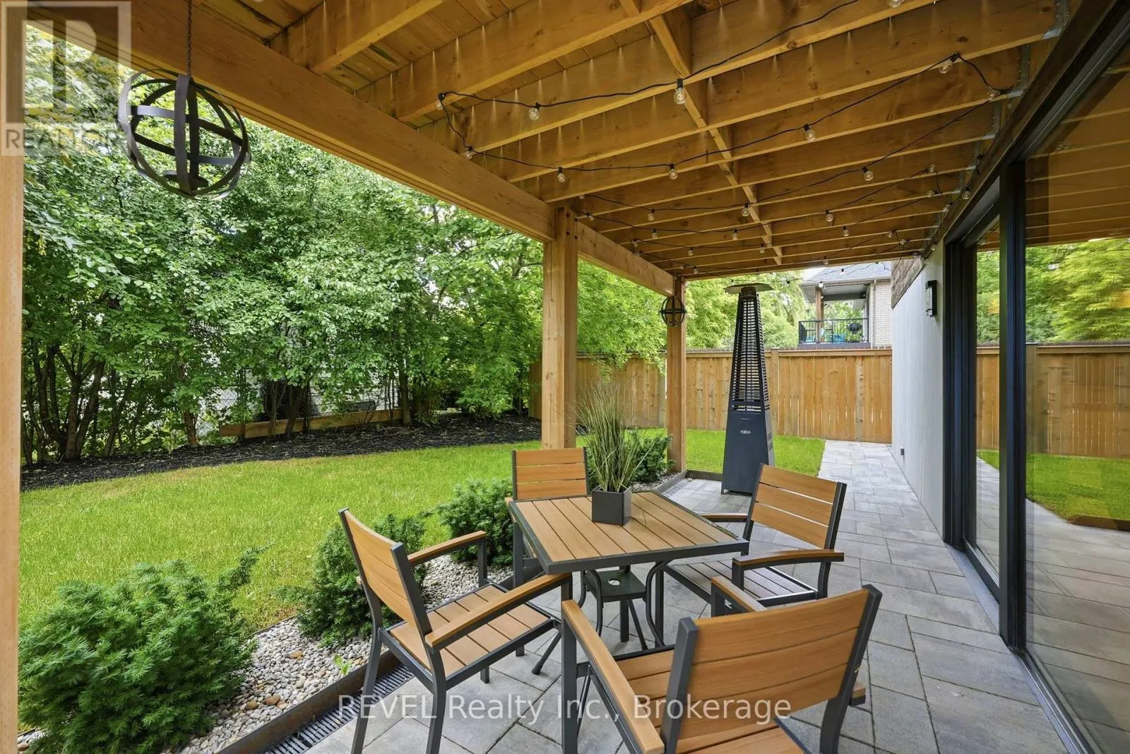 81 MACKENZIE KING AVENUE