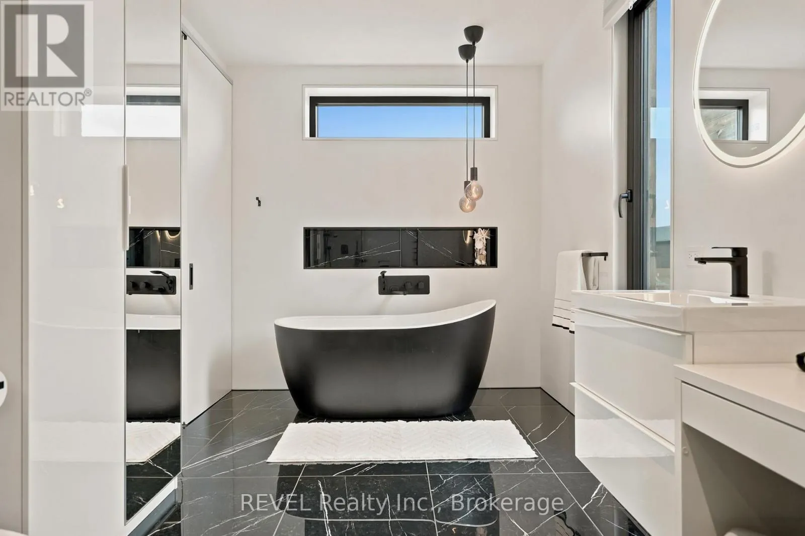 81 MACKENZIE KING AVENUE