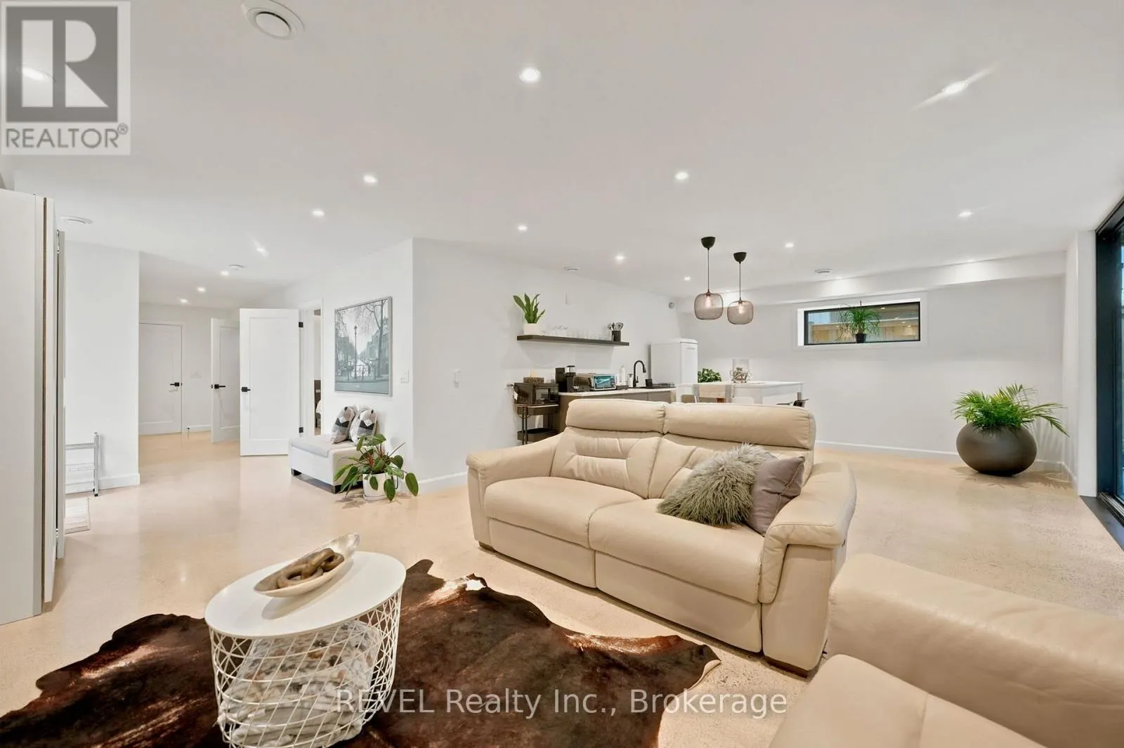 81 MACKENZIE KING AVENUE