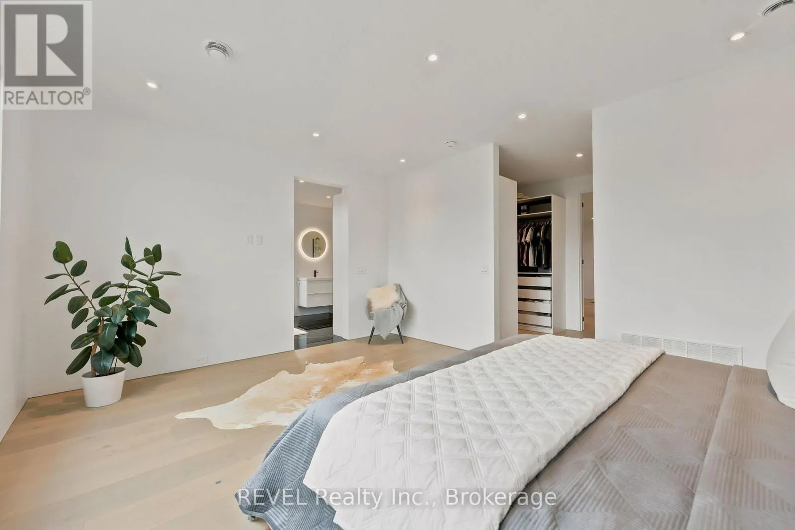 81 MACKENZIE KING AVENUE