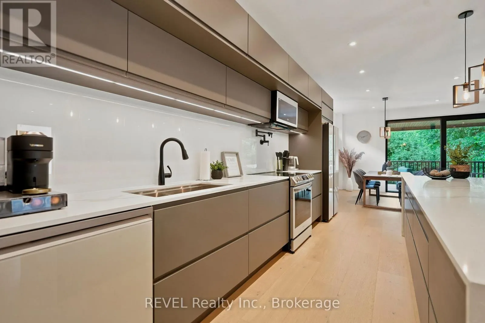 81 MACKENZIE KING AVENUE