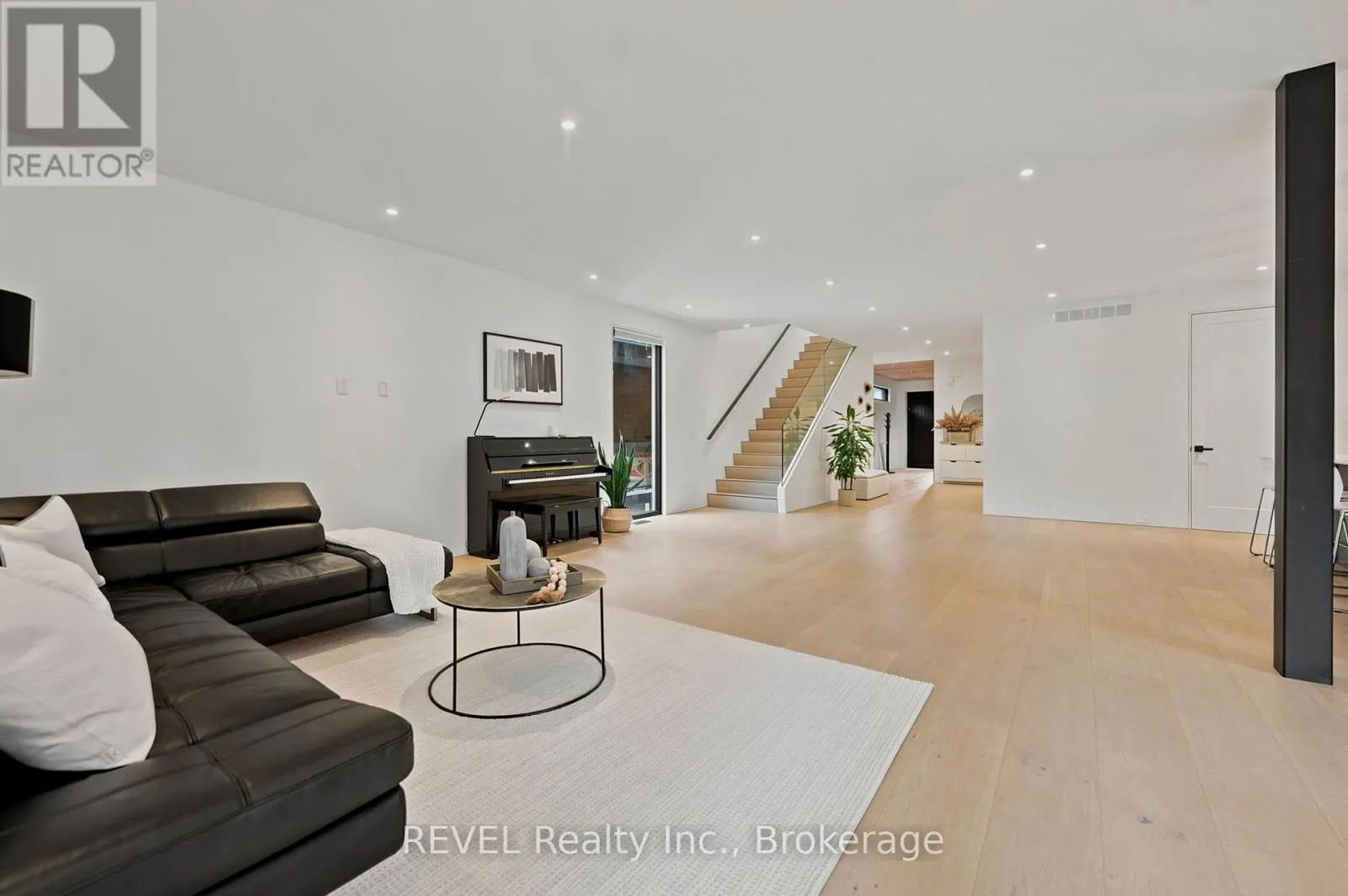 81 MACKENZIE KING AVENUE