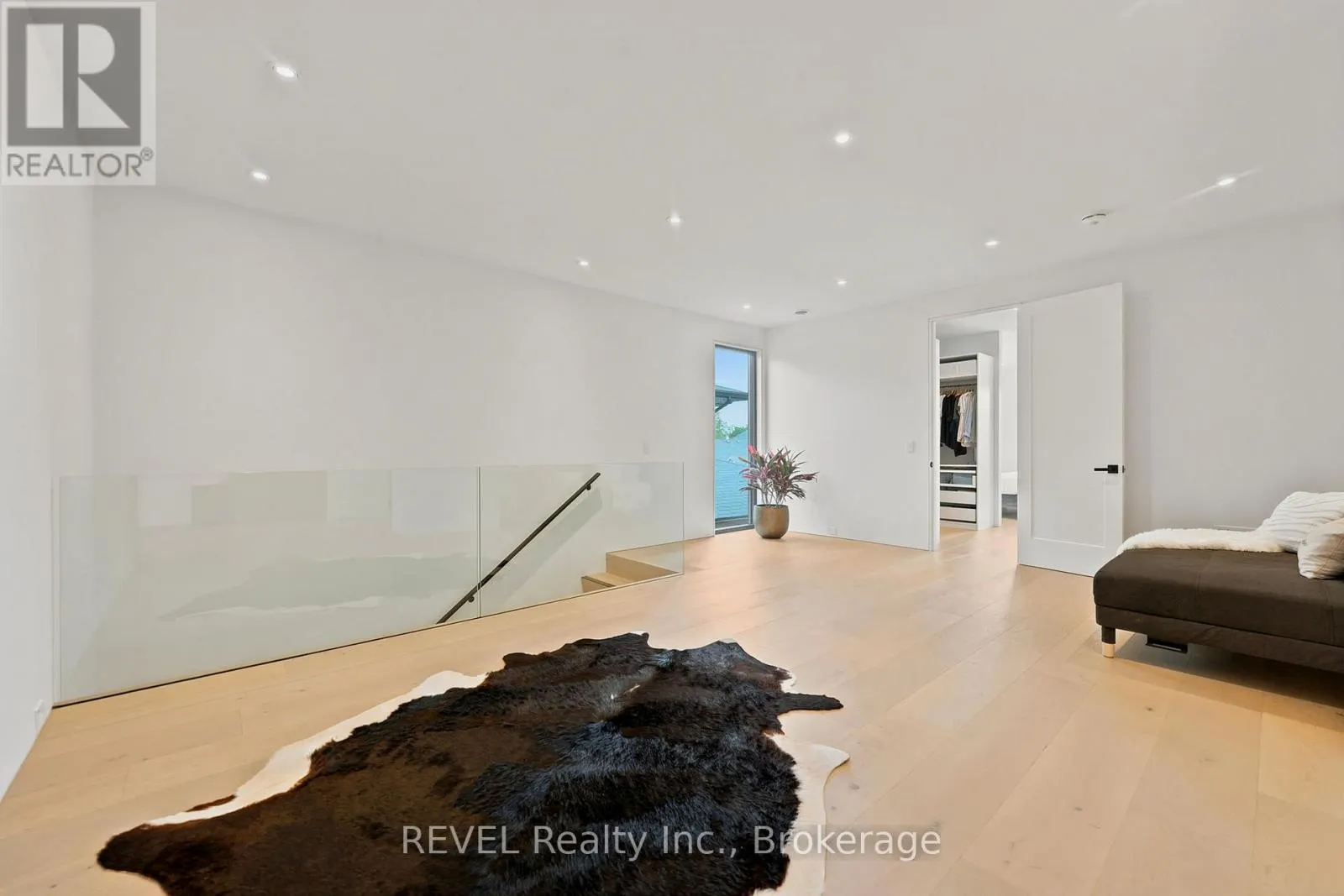 81 MACKENZIE KING AVENUE