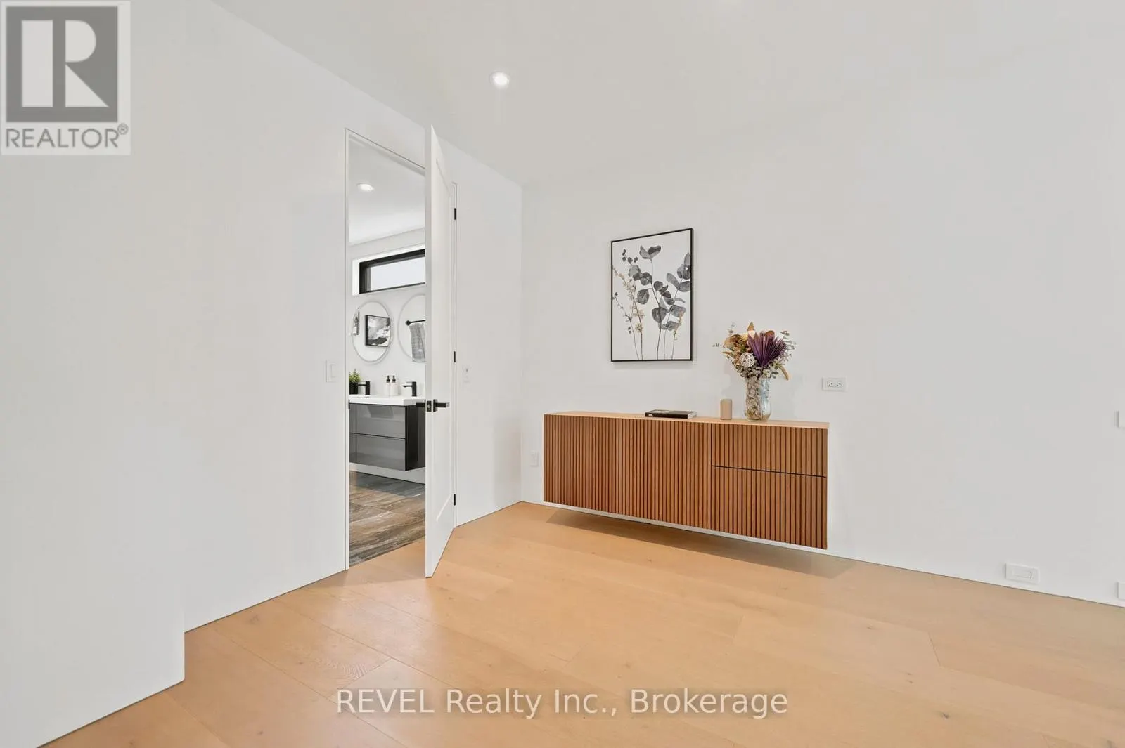 81 MACKENZIE KING AVENUE