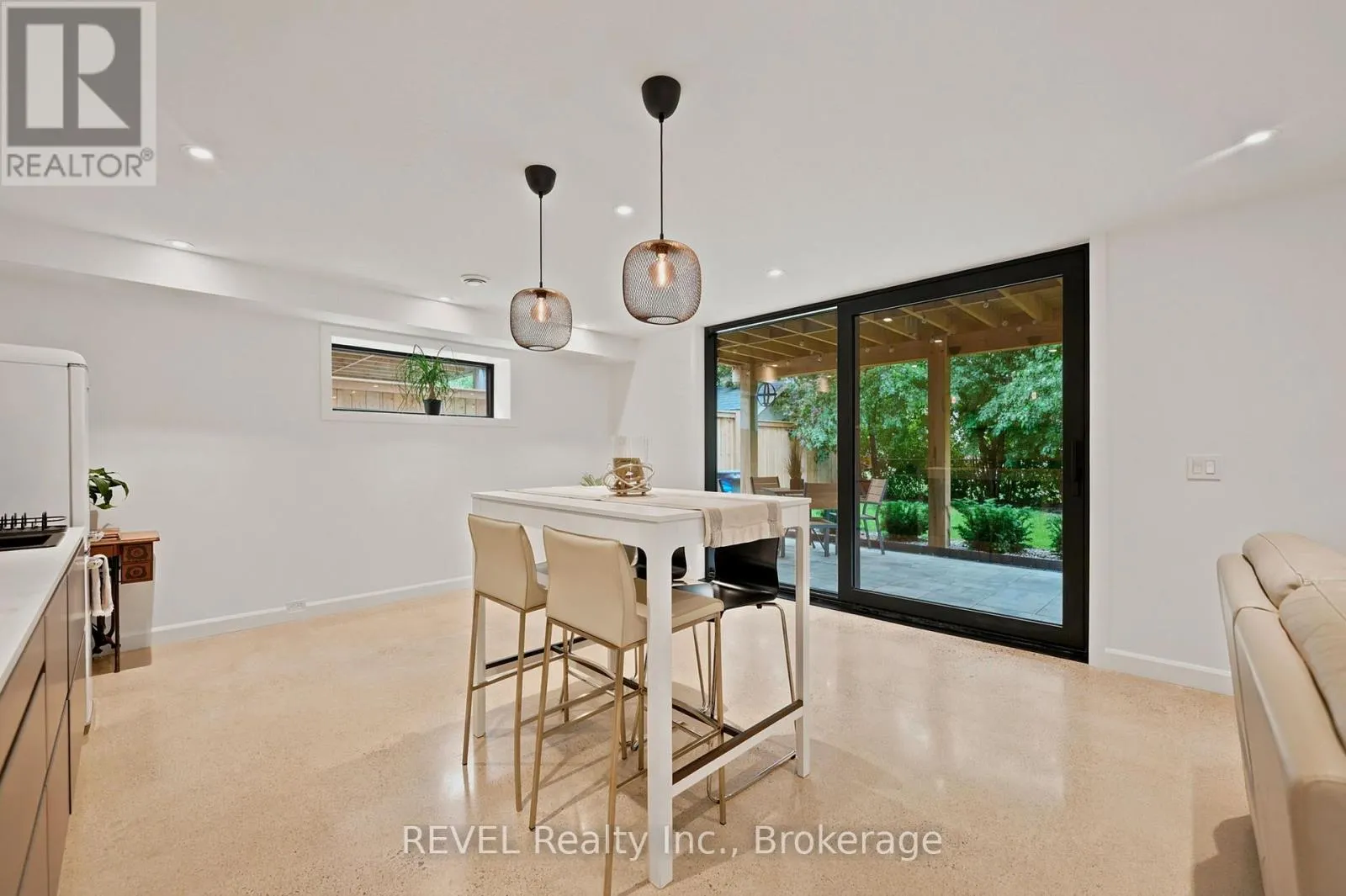 81 MACKENZIE KING AVENUE