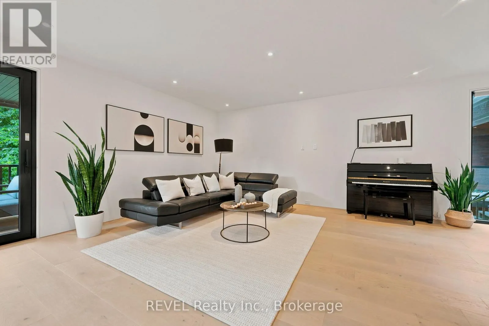 81 MACKENZIE KING AVENUE