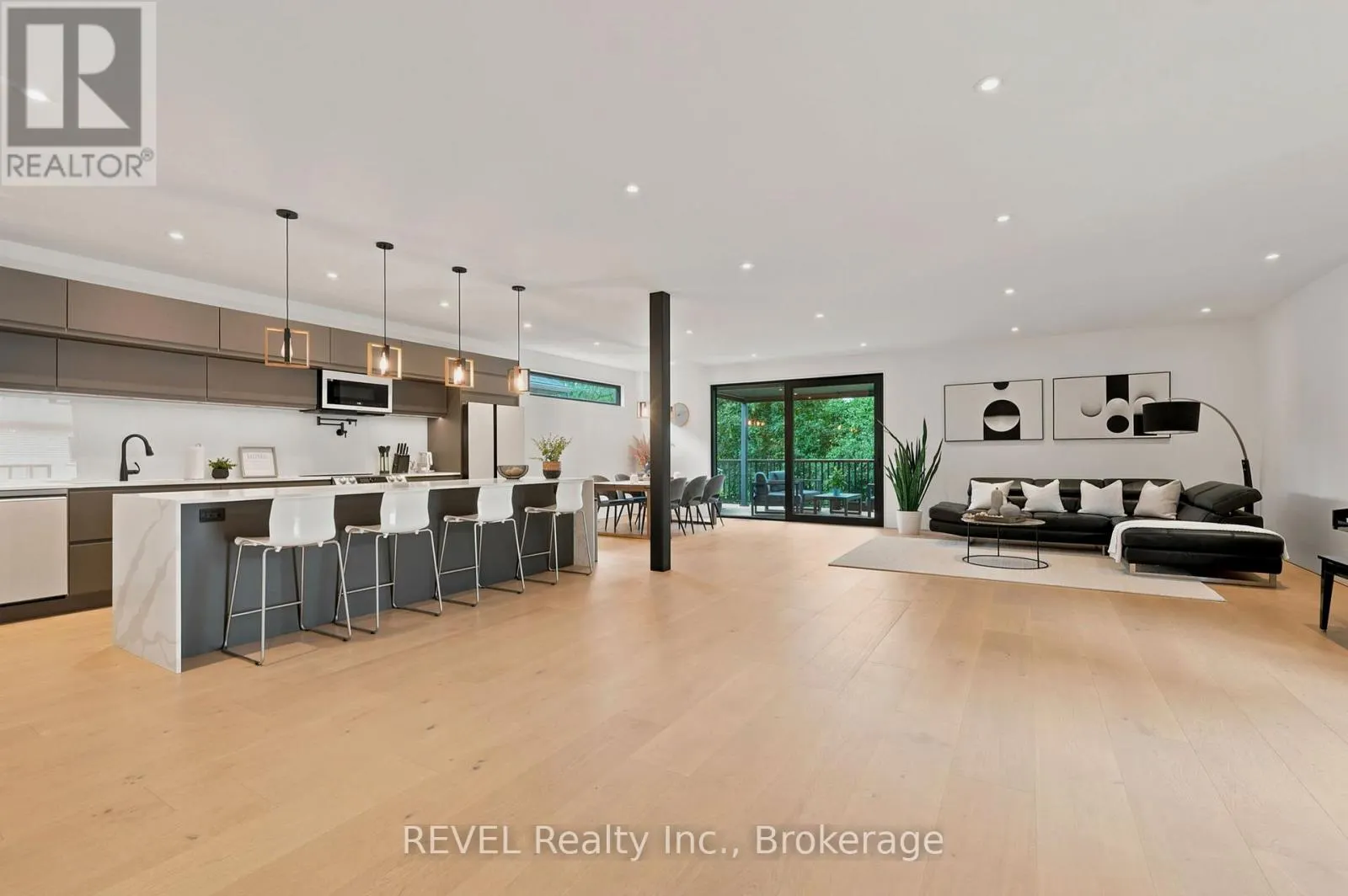 81 MACKENZIE KING AVENUE