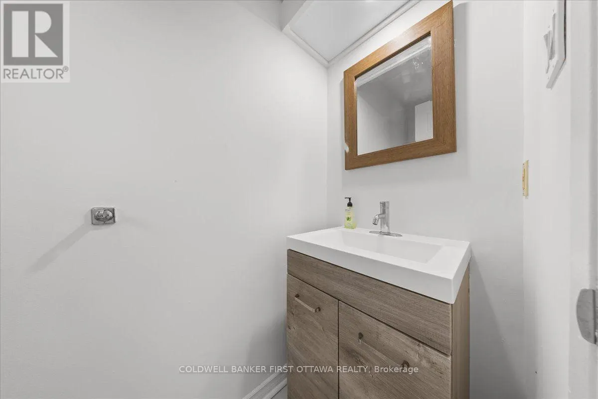 2F CASTLEBROOK LANE