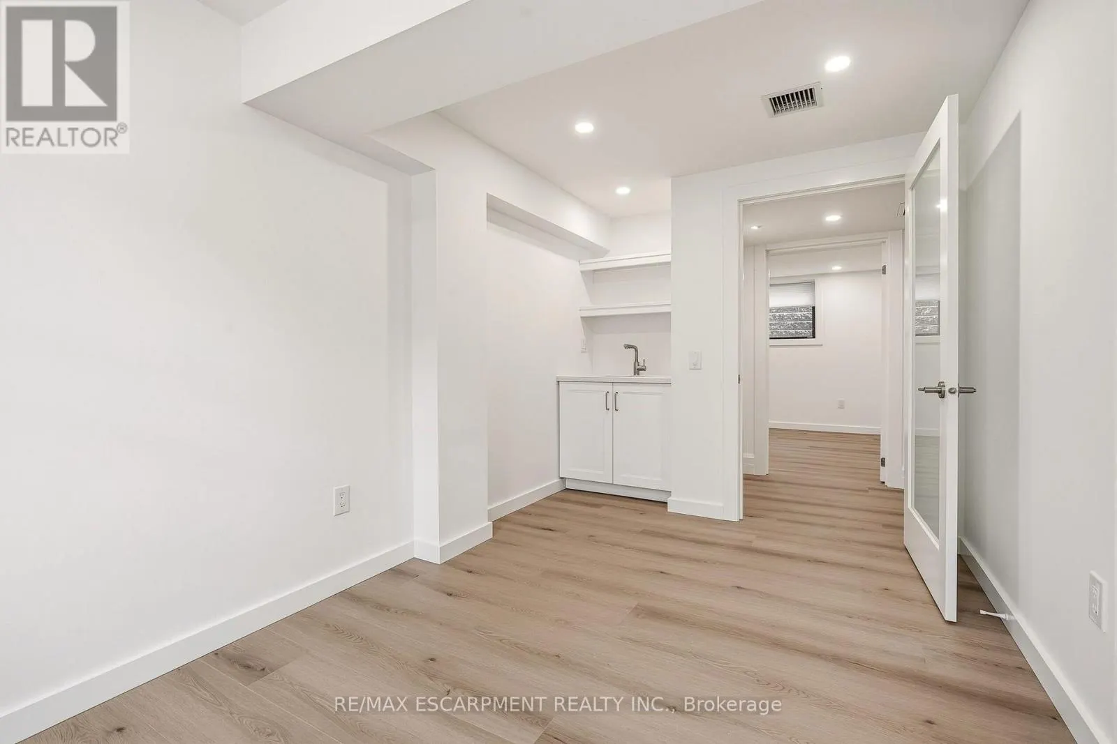 N. SUITE - 326 WILSON STREET E